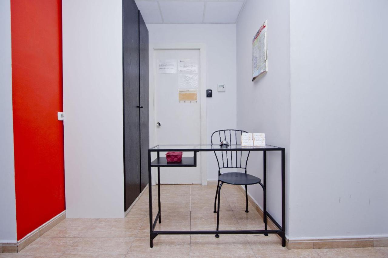 Barcelona City North Hostal Exterior photo