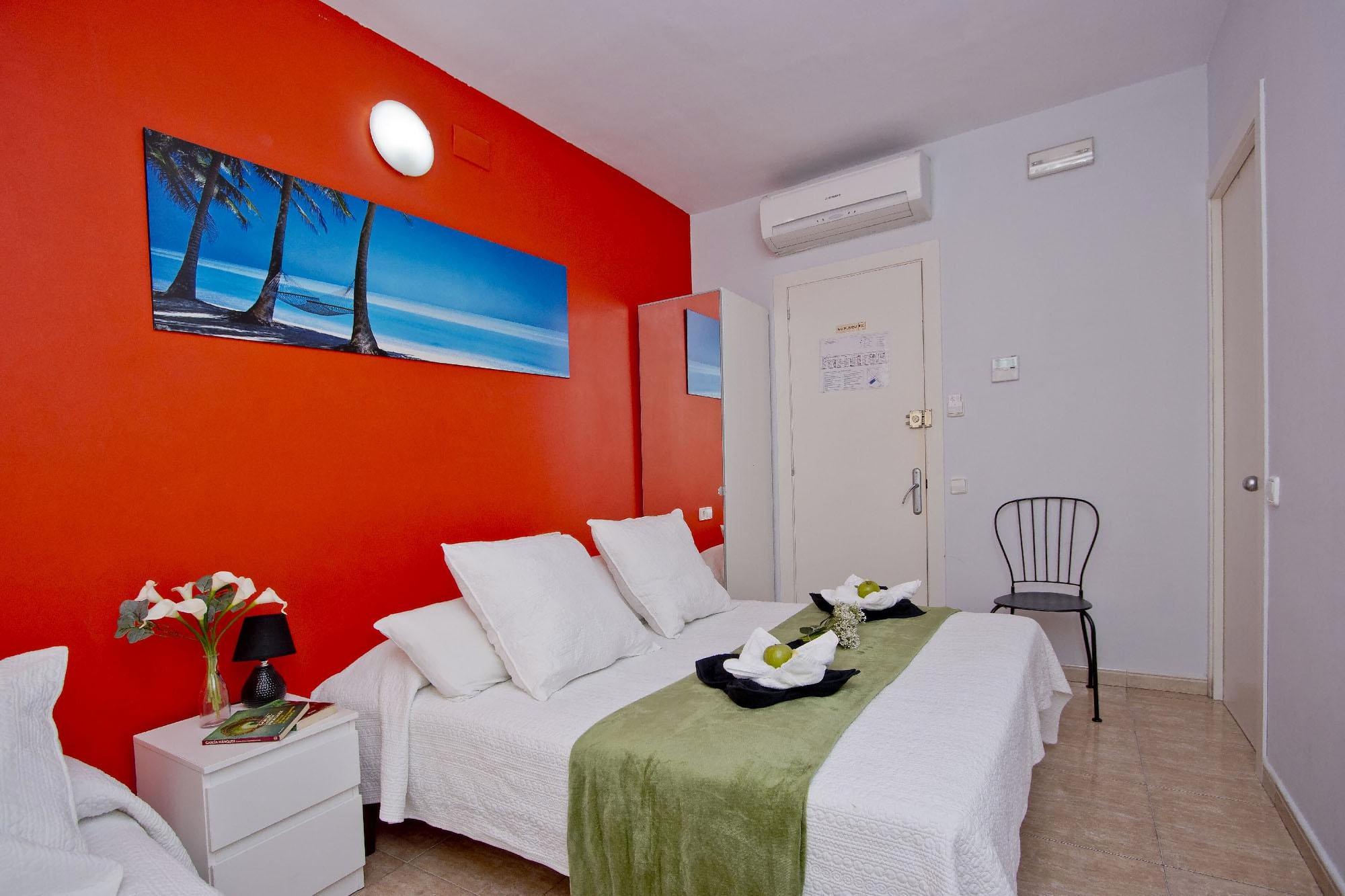 Barcelona City North Hostal Exterior photo
