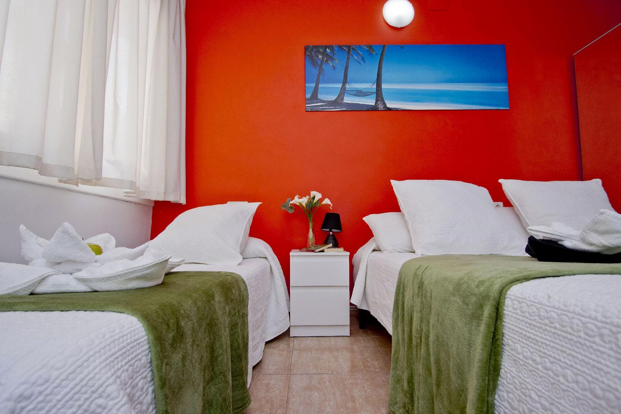 Barcelona City North Hostal Exterior photo